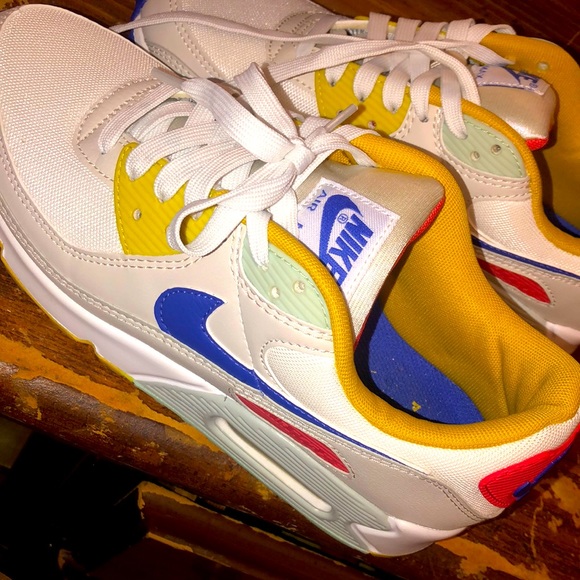 I can not fit the shoes and need them off me - Picture 1 of 1